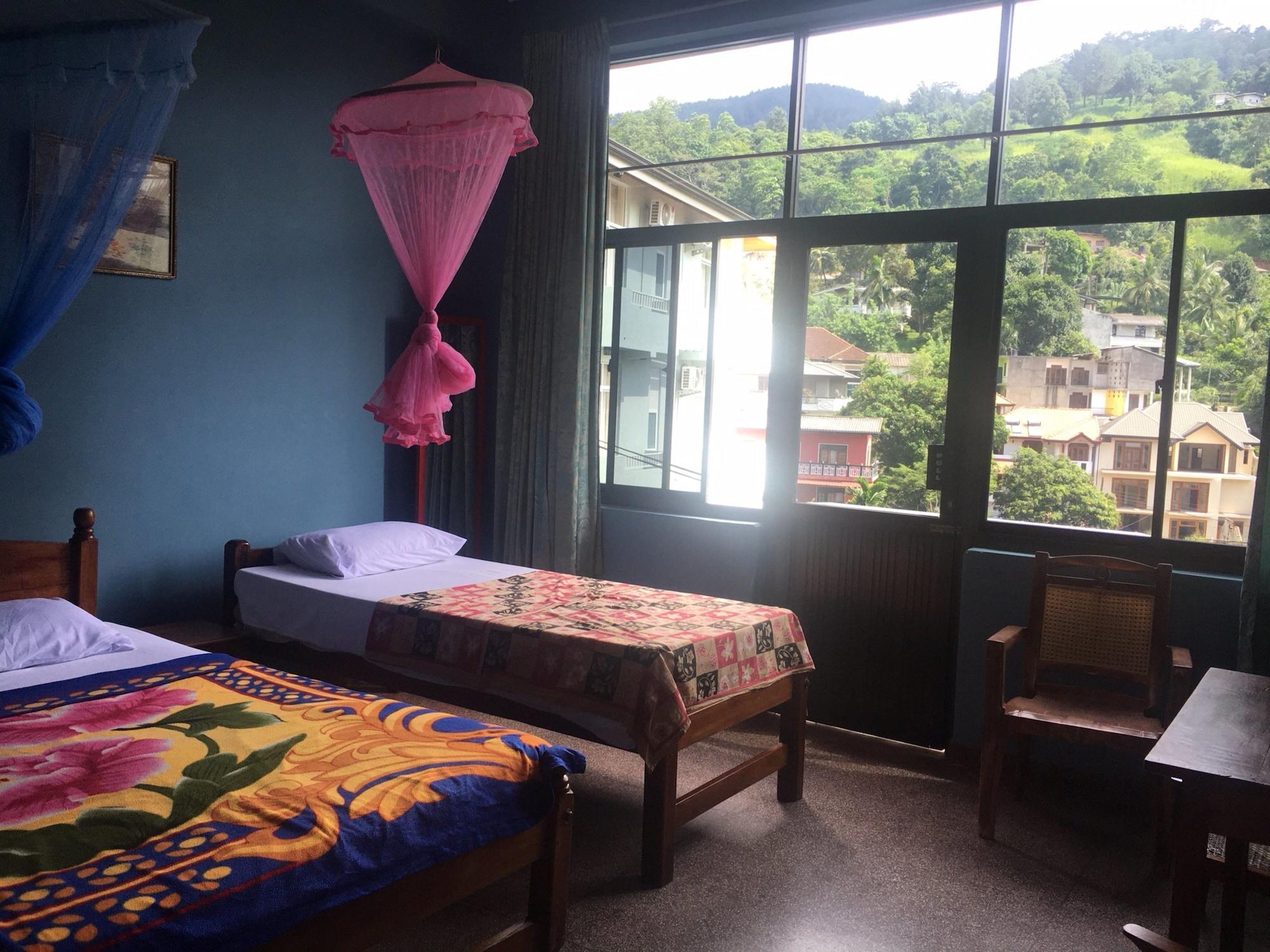 Majestic Tourist Hotel Kandy Extérieur photo