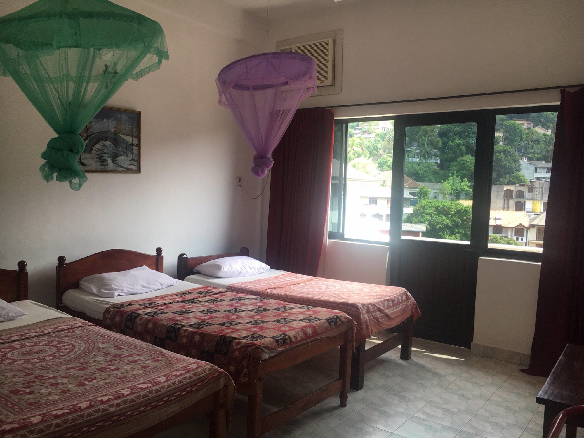 Majestic Tourist Hotel Kandy Extérieur photo