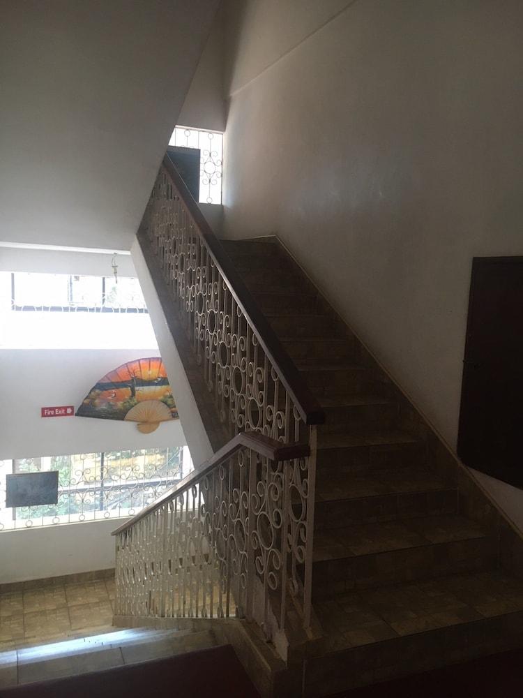 Majestic Tourist Hotel Kandy Extérieur photo
