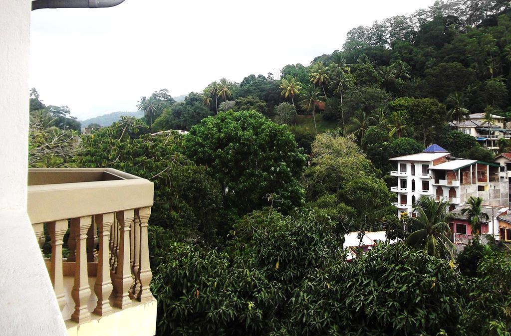 Majestic Tourist Hotel Kandy Extérieur photo