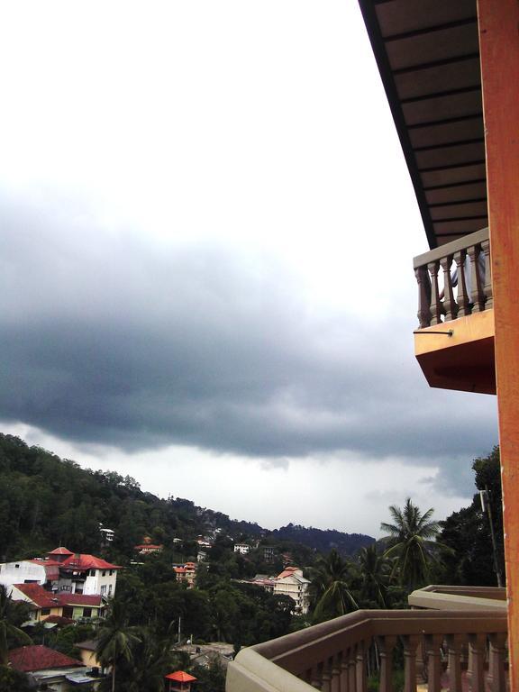 Majestic Tourist Hotel Kandy Extérieur photo